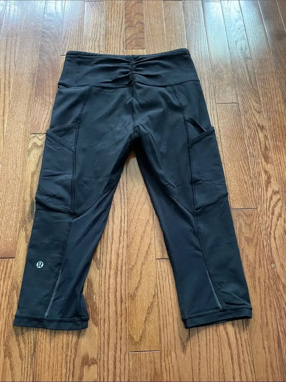 Lululemon Black Cropped Leggings Women’s Sz 6